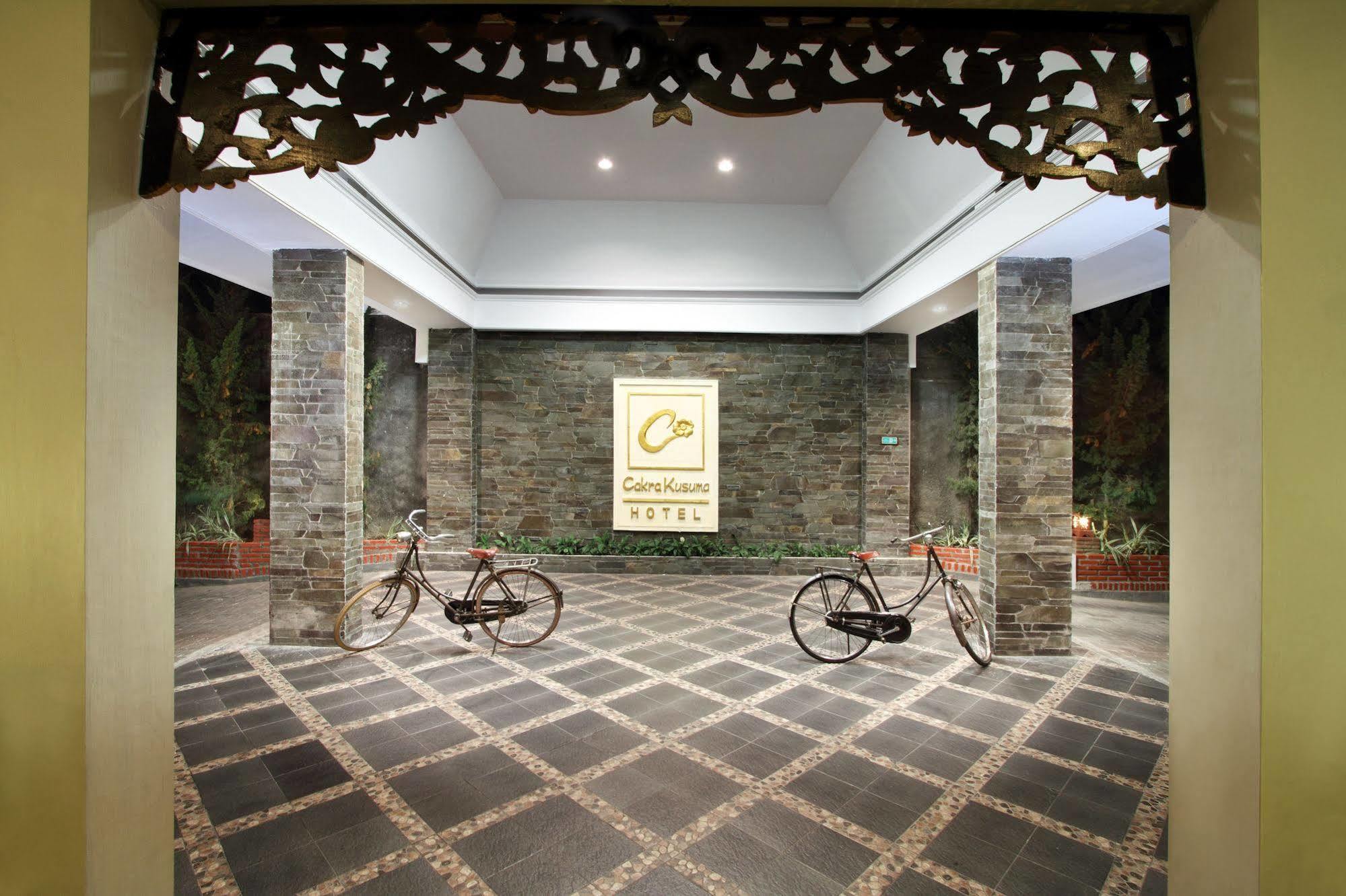 Cakra Kusuma Hotel Yogyakarta Extérieur photo